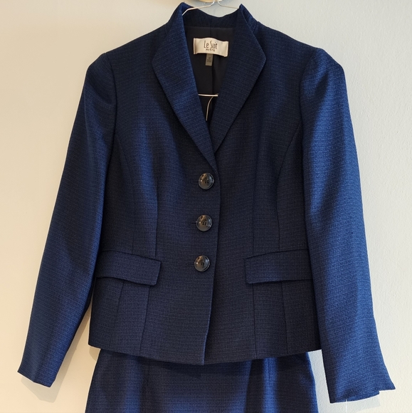 LE SUIT Petite 3 Button Navy Blue Two Piece Skirt Suit - Picture 2 of 14